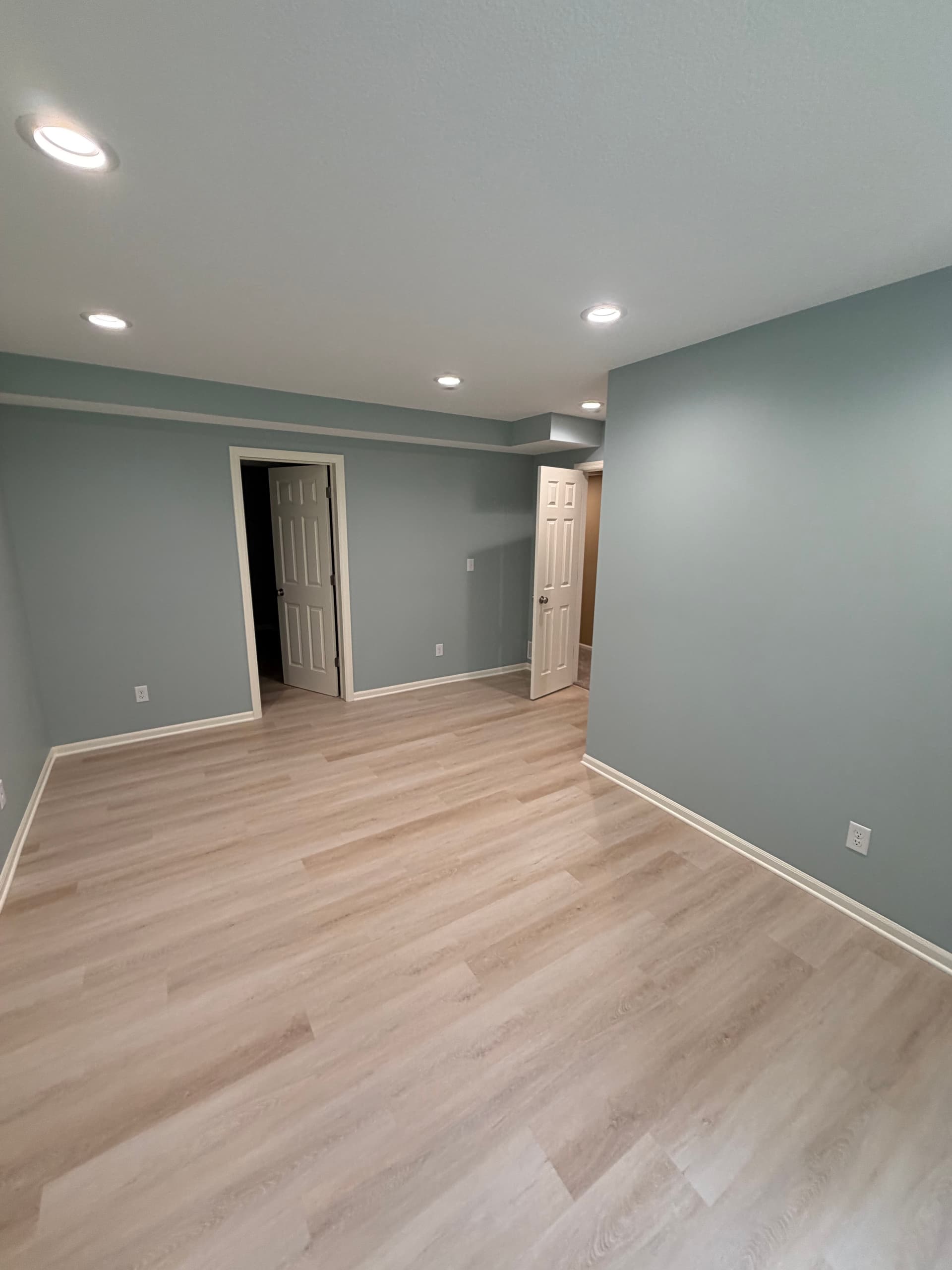 Gallery photos for Full Basement Finish with Wet Bar and Bathroom in Maple Grove: Image #5